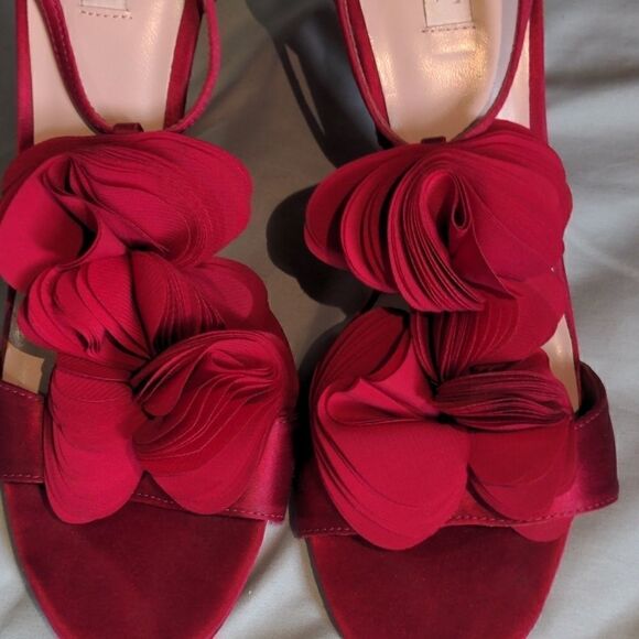 Glint satin heels 9.5  - Picture 3 of 6